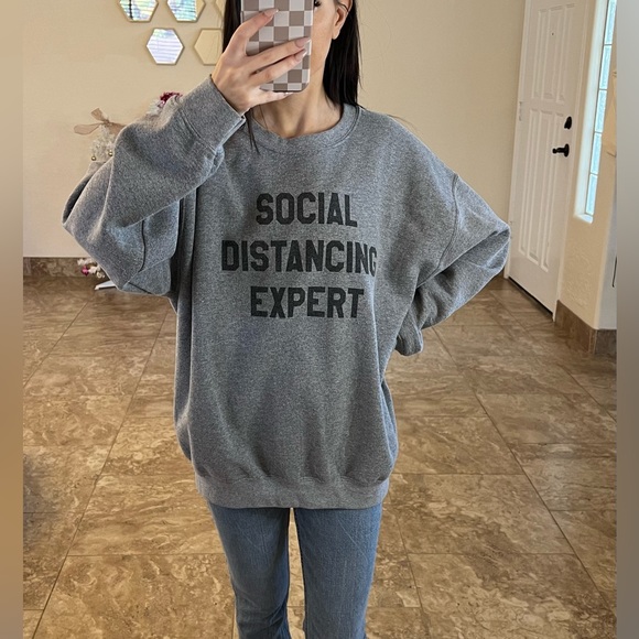 Tops - Graphic sweatshirt